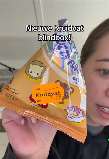 Weer een nieuwe Kruidvat blindbox! Ik weet echt niet waarom ik dacht dat het squishies waren 😭😭 maar mega fail want wat moet ik hiermee… #kruidvatblindbox #blindboxfail #goedkopeblindbox