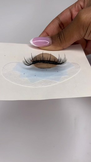 New techinque I discovered for wispy sets & I love it 😍 Follow for more content like this! #lashextensions