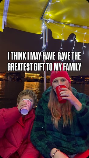 Jennifer Crumbo on Instagram: "Newport December Lights on a Duffy boat was the kind of holiday memory you can’t buy in a store 🎄✨ I took 11 of my family members out with me and we laughed the whole time. Cheese and crackers were a MUST so yes bring snacks because 2 hours on the water sounds short… until you look at the clock and realize it’s only been 20 minutes 😂 All ages fit this kind of night, young and old, and my son stole the show as captain with the captain hat on. He was living his bes