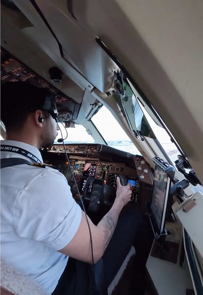 Boeing 757 Landing at Mirabel Airport: Cockpit POV