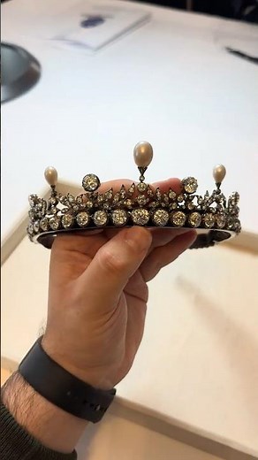 Late 19th century diamond and pearl by Garrard ✨ #diamond #tiara #finejewelry #jewellery #jewelry