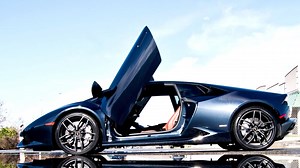 Lamborghini Huracan Finally Gets Lambo Vertical Doors