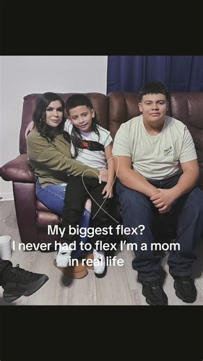 Kat💋 (@katshouseofbabes)’s videos with Being your mom (Remastered) - The Lyrical Lanterns