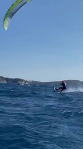 24K views · 87 reactions | Wait till the end 藍藍 Credit: @svenvandekamp #kiteloop #foil #fail #kiteboarding #kitesurf #funny | Kitemana | Facebook