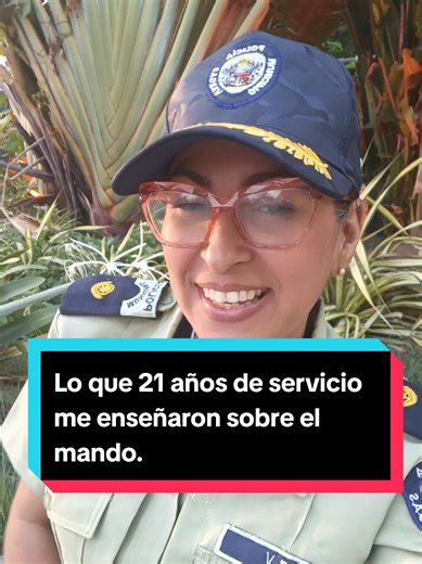 A través del tiempo, he confirmado que la verdadera fuerza de un superior no está en la distancia que marca con su equipo, sino en la firmeza con la que los respalda en los momentos de dificultad. Practico el acompañamiento porque sé que un funcionario que se siente escuchado y protegido, es un funcionario que sirve con integridad. No se trata de descubrir el liderazgo, se trata de ejercerlo con la sabiduría que solo da el tiempo y el respeto por el ser humano. ✨ #policia #liderazgo #propósito #