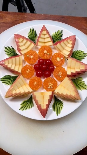 Fruits in Star Design ⭐🍉 | Creative & Fun Fruit Art Turn simple fruits into a beautiful star design ⭐🍎🍉! This creative carving idea is perfect for fruit platters, parties, and eye-catching table decoration. Easy to try and fun to serve, impress your family and guests with this stylish fruit art! 🌟 #FruitArt #StarDesign #FruitDesign #FoodArt #FruitPlating #CreativeFruit | Cut Fruits & Vegetables