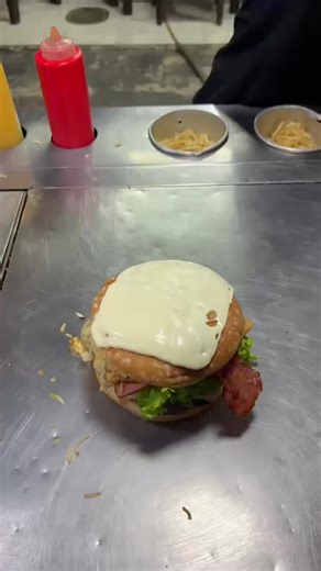 Videos de Master burger (@masterburgervillanuena) con “sonido original - Master burger”