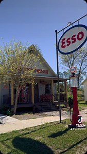 Have you visited the Arab Historic Village? The complex includes a 1935 Old Hunt School, a 1912 church, a country store, a museum, a grist mill, a blacksmith shop, a club demonstration home, plus a late 1800s Boyd House. Structures dating from the 1880s to the 1930s are preserved with authentic furnishings. Special events include “Back When Fair” in April, “Sugarfest” in September, and “Santa in the Park” in December. Open Tuesday-Friday 8am-3pm. #visitnorthal #arabhistoricvillage | Visit North 