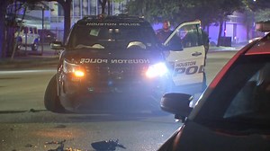 Driver T-bones HPD vehicle transporting inmate after running stop sign in Midtown, police say