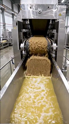 How Apple Juice Is Made From Fresh Apples 🍏 #howitsmade #satisfyingfactory #factoryprocess