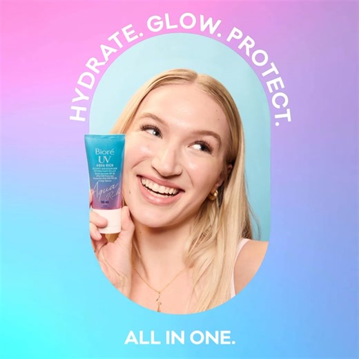 Experience the ultimate glow with new Bioré UV Aqua Rich Glowy Moisturizer. This lightweight SPF 50 daily moisturizer delivers instant hydration and a sheer, dewy finish that complements all skin tones. Wear it under makeup or on its own for an instant glowy finish. ✨ --- Découvrez l’éclat ultime avec le nouvel Hydratant Éclat UV Aqua Rich de Bioré. Cet hydratant quotidien léger FPS 50 procure une hydratation instantanée et un fini frais et lumineux qui s'harmonise avec tous les tons de peau. Po