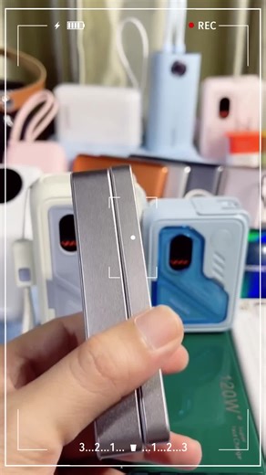 Handin พาวเวอร์แบงค์ลิมิเต็ด 20000/30000mAh พกขึ้นเครื่องได้ | ชาร์จไว PD 22.5W |CCC ไร้สาย แม่เหล็ก Magsafe | มีสายในตัว ปลั๊ก AC ขาตั้ง | รองรับ iPhone / Samsung / Android