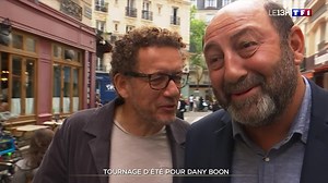 Le plus célèbre des Ch'tis tourne actuellement "La vie pour de vrai", son dernier long métrage. Au casting, notamment, Kad Merad et Charlotte Gainsbourg. Le 13H de TF1 s'est invité sur le plateau. | TF1 INFO