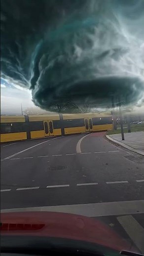 Simulation Hurricane in der Stadt an einer Ampel