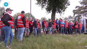 2.6K views · 4 comments | Staking in Helmond & Deurne! Werknemers van Kemie & Jetstone stopten woensdagmiddag met werken. FNV organiseert de actie, want cao-onderhandelingen lopen vast. https://ditishelmond.nl/werknemers-van-kemie-en-jetstone-staken-voor-een-betere-cao/ #staking #cao #FNV | Dit is Helmond | Facebook