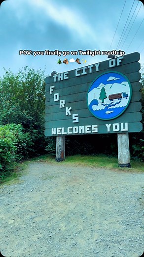 📌SAVE THIS 3 - Day Olympic Peninsula Road Trip! Day 1: Seattle → Port Angeles (via the Bainbridge Island Ferry). Take in the views at Hurricane Ridge 🏔️ and unwind by Lake Crescent 🌊. Day 2: Explore the Hoh or Quinault Rainforest🌲, grab a bite in Forks 🧛‍♂️ (Twilight fans, you’re home), then beach-hop to Rialto & Second Beach 🌧️. End the day at Cape Flattery—the northwesternmost point of the continental U.S. 🌍 Day 3: Catch sunrise at Ruby Beach 🌅, wander Kalaloch, and cruise back to Seat