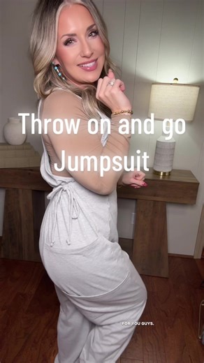 If you love effortless outfits, this baggy overalls jumpsuit is a must-have. Comfortable, stylish, and perfect for travel days #jumpsuitstyle #confyoutfit #casualstyle #ootdinspo #momstyle