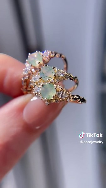 Moss Agate: Unique Engagement Rings Inspired by Nature