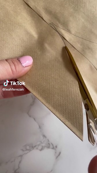 Easter will be here before you know it and as always, I prep early! Aren’t these DIY Bunny Bags the cutest! All you need are a few that you probably already have in your home. DIY BUNNY BAGS Grab a brown paper bag and trace ears. Then cut them out. Open up the bag then tie a ribbon below the ears. Add a cotton ball as a tail. Easy and oh-so-cute! #eastercrafts #bunnycrafts #easterideas #easterhacks #easterbags #bunnybags #howto