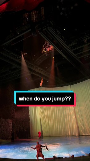 …there goes @Aurel jumping off the highest diving board at ’O’ —> 18 meters (60 feet) above water!! #divingchallenge #heights #highjump #diver #lasvegas