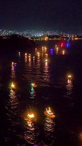 Cerca de 40 embarcaciones iluminaron la bahía de Zihuatanejo en el tradicional desfile de lanchas iluminadas en Honor a los Hombres del Mar que nos han dejado… | Zihuaenfoque