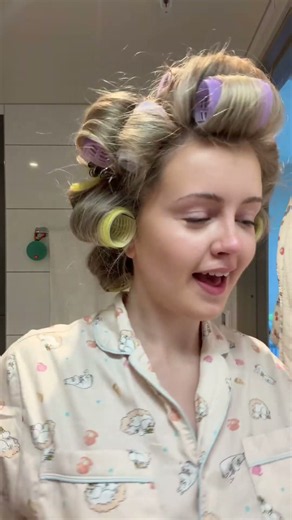Blowout OTD 💁‍♀️✨ Velcro Rollers Hair Routine #Shorts