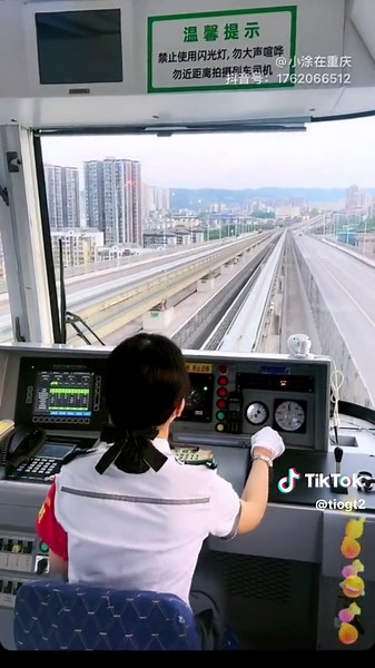 The Most Beautiful Female Light Rail Driver in Chongqing