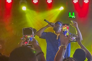 🆄🆃🆅 🅶🅷🅰🅽🅰 | @r2beesmusic takes us back to the good old days and they still got it all. The fans love them 🔥🔥🔥 #Back2Basics album listening | Instagram