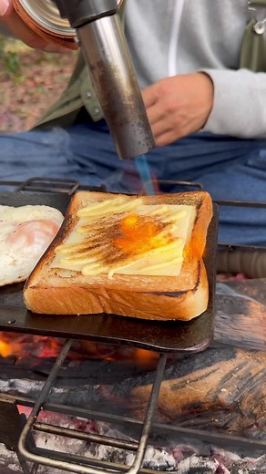 キャンプ飯：ハムエッグチーズトースト
