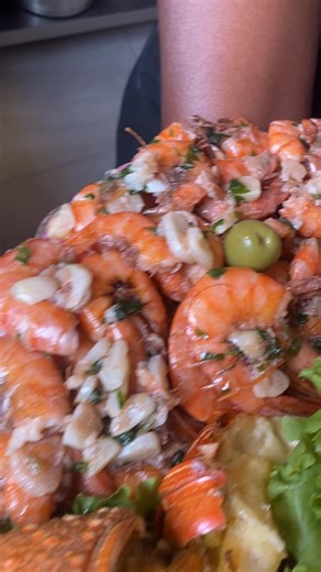 Bom dia prezados Clientes Já estamos abertos.! "Venha descobrir o segredo do mar em cada garfada! 🍴🌊 No Camarão da Kelly, você encontra os melhores frutos do mar, preparados com amor e cuidado para satisfazer seu paladar. 😋 Venha restaurar seu apetite e criar memórias inesquecíveis com a gente! 🍴👌 - Camarões frescos e saborosos - Pratos variados para todos os gostos - Ambiente acolhedor e serviço de qualidade WhatsApp: ￼￼￼￼￼￼￼⁨936 170 379⁩ 927 175 031 Localização: 📍: Morro Bento - Rua dire