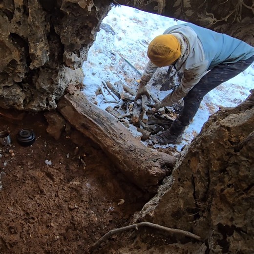 Building an Off-Grid Winter Shelter While Snow Falls Outside Snow falling. Cold air outside. Inside, I’m building an off-grid winter shelter with fire and simple tools. No talking — just winter sounds, fire crackling, and survival. Turn the sound on 🔊 #asmr #winter #offgrid #fireplace #nature #camping | Dawid Outdoor Adventures