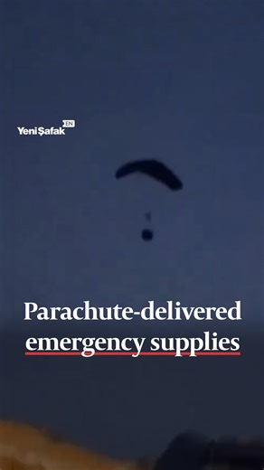 🪂 Amid relentless bombardment that blocked access routes in Gaza, the Jordanian armed forces were observed using parachutes to deliver emergency medical aid to the Jordan Field Hospital in Gaza. #Jordan #Gaza #Aid #Palestine #Health #Emergency #Supplies #Hospital #Blockade #Bombardment | Yeni Şafak