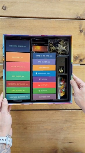 DEAD CELLS MỘT TRONG NHỮNG BẢN CHUYỂN THỂ ĐÁNG CHƠI NHẤT HIỆN NAY 1. Giữ trọn vòng lặp Rogue-Lite - Mỗi ván là một run mới: bản đồ, quái, trang bị thay đổi liên tục. - Ván trước ảnh hưởng ván sau → cảm giác tiến trình rất rõ. 2. Thua không vô nghĩa - Mở khóa vũ khí, mutation, nâng cấp cho những lần chơi tiếp theo. - Càng chơi càng mạnh, không bị cảm giác “chơi lại từ đầu”. 3. Gameplay đủ căng cho gamer - Chọn hành động đồng thời tạo áp lực liên tục. - Boss đánh nhiều giai đoạn, không lặp lại nhà