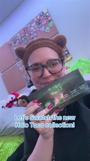 Let’s swatch the newest collection together! 💅🏻 I love Halloween! I was so incredibly excited to get a full Halloween collection from Holo Taco! The big carton is so detailed and I love the color of the indictidual polish cartons! So much fun! 💅🏻 Trick or Trash is also probably my favorite polish from the collection! I also will be using Thirst Trap for Rouge next time I cosplay her 👀 💅🏻 #lcmanicuremonday #holotaco #mooncat #nailpolish #fypシ