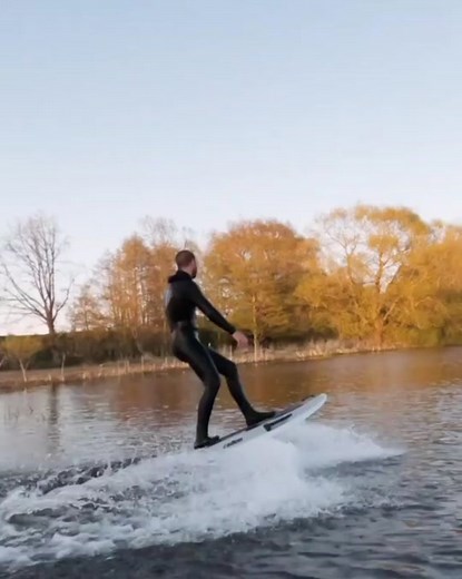 #watersports #electricsurfboard #nowavesnoworries #watercraft #motorizedsurfboard #watertoys