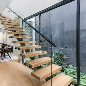 [Hot Item] Modern Steel Mono Stringer Staircase Straight Flight Steel Wooden Staircase with Glass Railing