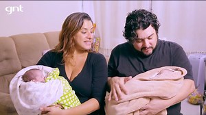 4.5M views · 106K reactions | Edson e Joana esperaram bastante para receberem a notícia de que estavam esperando duas lindas bebês, Julia e Laura. Elas vieram ao mundo em um emocionante parto normal com Edson o tempo todo ao lado de Joana. ❤ | GNT | Facebook