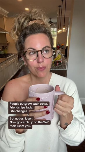 People say friendships change as we get older and sure, some do. But the real ones? They just evolve into sending each other 267 reels a day and expecting a response 😂 Midlife friendships look different. They’re long-distance, low-maintenance, high-trust, and full of laughter, support, and “did you see this?” moments. No daily check-ins required just real connection, shared humor, and knowing someone’s always there. If you’re in your 40s or 50s and navigating changing friendships, this is your 