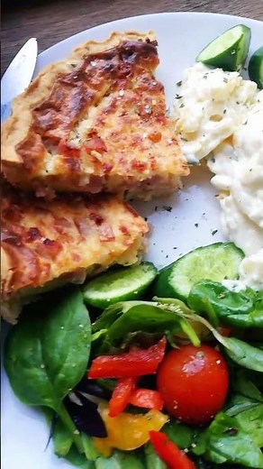 Quick dinner quiche peppered salad and potato creme fraiche 🥗🥬👀💯💗