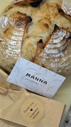 If you’re in Cache Valley—especially up north—you’ll definitely want to put her on your must-try list. @mannasourdoughco bakes to order, pours so much care into every loaf, and it absolutely shows in the flavor. Supporting her means supporting a real neighbor, a real kitchen, and real handmade goodness. Whether you’re grabbing a loaf for Sunday dinner, gifting one to a friend, or just treating yourself (no judgment), this is one of those local gems that deserves all the love. Spread the word, sh