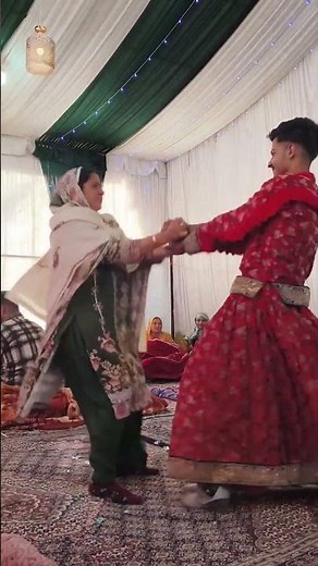 Kashmiri Wanzun Dance 😂💃 | Traditional Pheran Fun Moment at Wedding"#ytshorts #kashmiriwedding