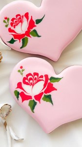 Simple "wet-on-wet" rose❤️ #MyLittleBakery #cookiedecorating #valentinesday | My little bakery