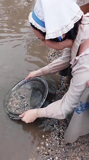 Gold Panning Tips and Techniques for Beginners