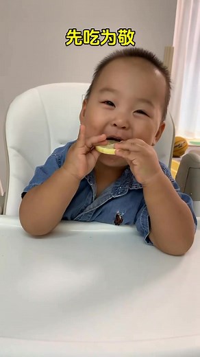 人类幼崽第一次吃柠檬的反应……笑发财了 # 吃货小宝宝｜Little Foodie Baby #fblifestyle | 吃货小宝宝｜Little Foodie Baby