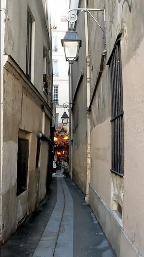 La Rue la plus étroite de Paris - La rue du chat qui pèche