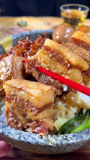 台湾グルメ: ルーローハンの豚肉レシピと付け合わせ