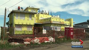 There's been a lot of debate about infill in Edmonton, mainly over lot splitting and skinny homes. But now, a different take on infill has shone the spotlight on lot doubling. A new house under construction in south Edmonton is certainly making its presence known. Vinesh Pratap reports. READ MORE: http://globalnews.ca/news/3624417/massive-two-lot-infill-home-in-south-edmonton-an-anomaly/ | Global Edmonton