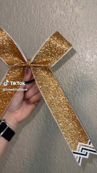 Loving the new collegiate style bows✨💚 #cheerbowbusiness #cheerbowtok #cheercheck #cheerbows #smallbusiness #shopsmall #collegiate #longtailbows