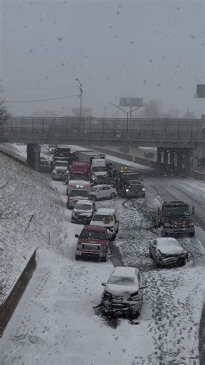 Happening Now: Northbound I-75 is shut down in part of Detroit due to multiple crashes on the freeway | BG On The Scene