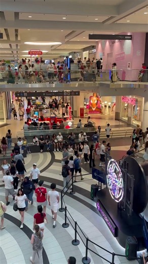 POV: Inside Toronto’s Busiest Mall! 🛍️🇨🇦 #travel #downtown